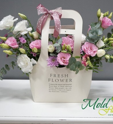 Handbag with Chrysanthemums and Lisianthus in Soft Colors photo 394x433